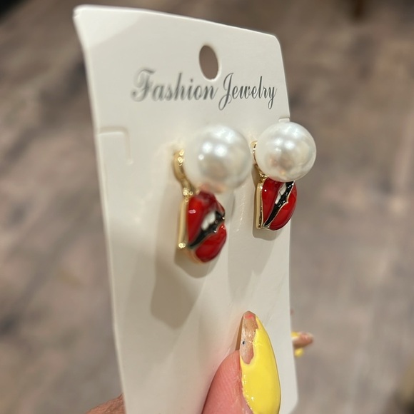 3/$28🌺Red Lip and Pearl Earrings🌺 - Picture 2 of 3